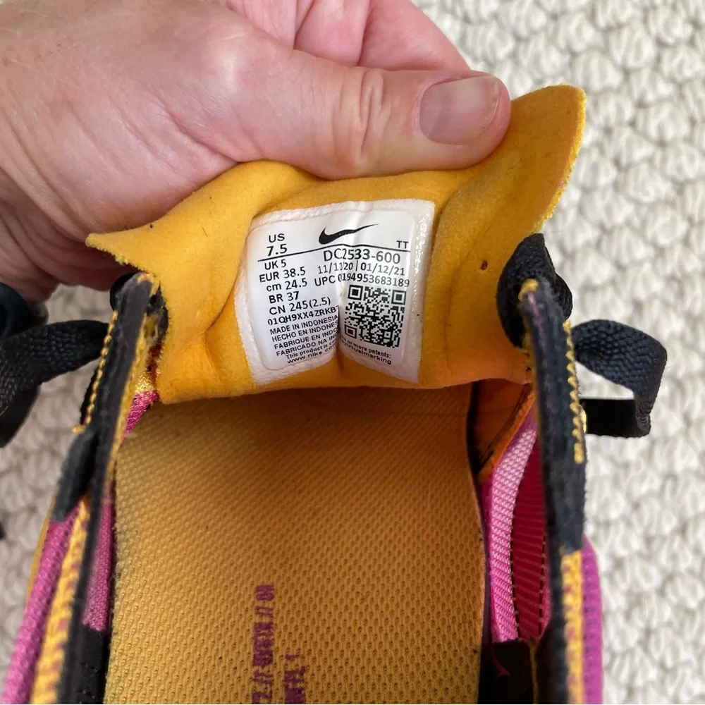 Nike Waffle One running shoes - Picture 12 of 13